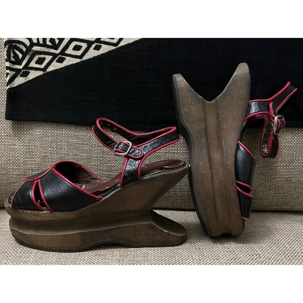 Vintage clothespin shoes. - Picture 2 of 16